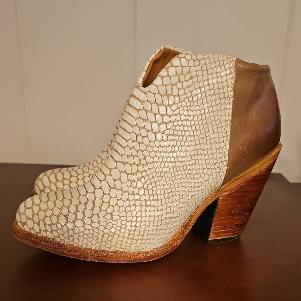 Freebird Detroit Bootie White Snake